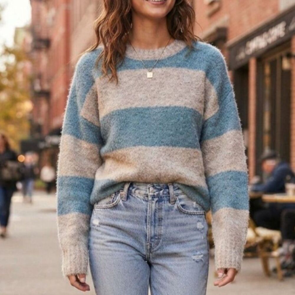 BDG Urban Outfitters Blue & Beige Striped Fuzzy Crewneck Sweater Size Large